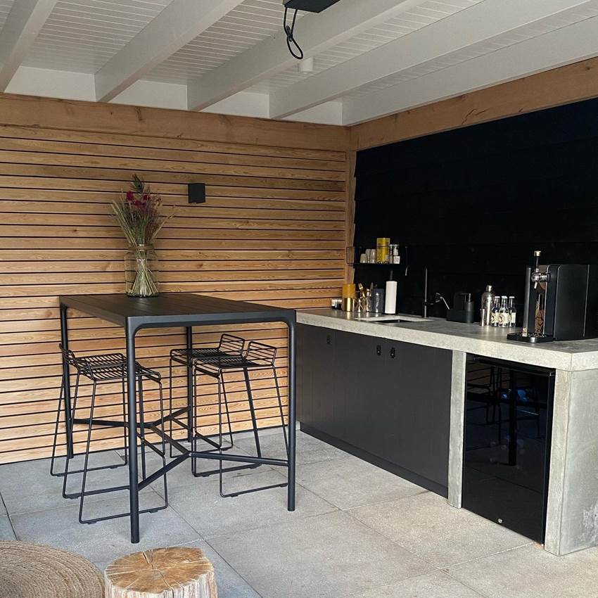 bar