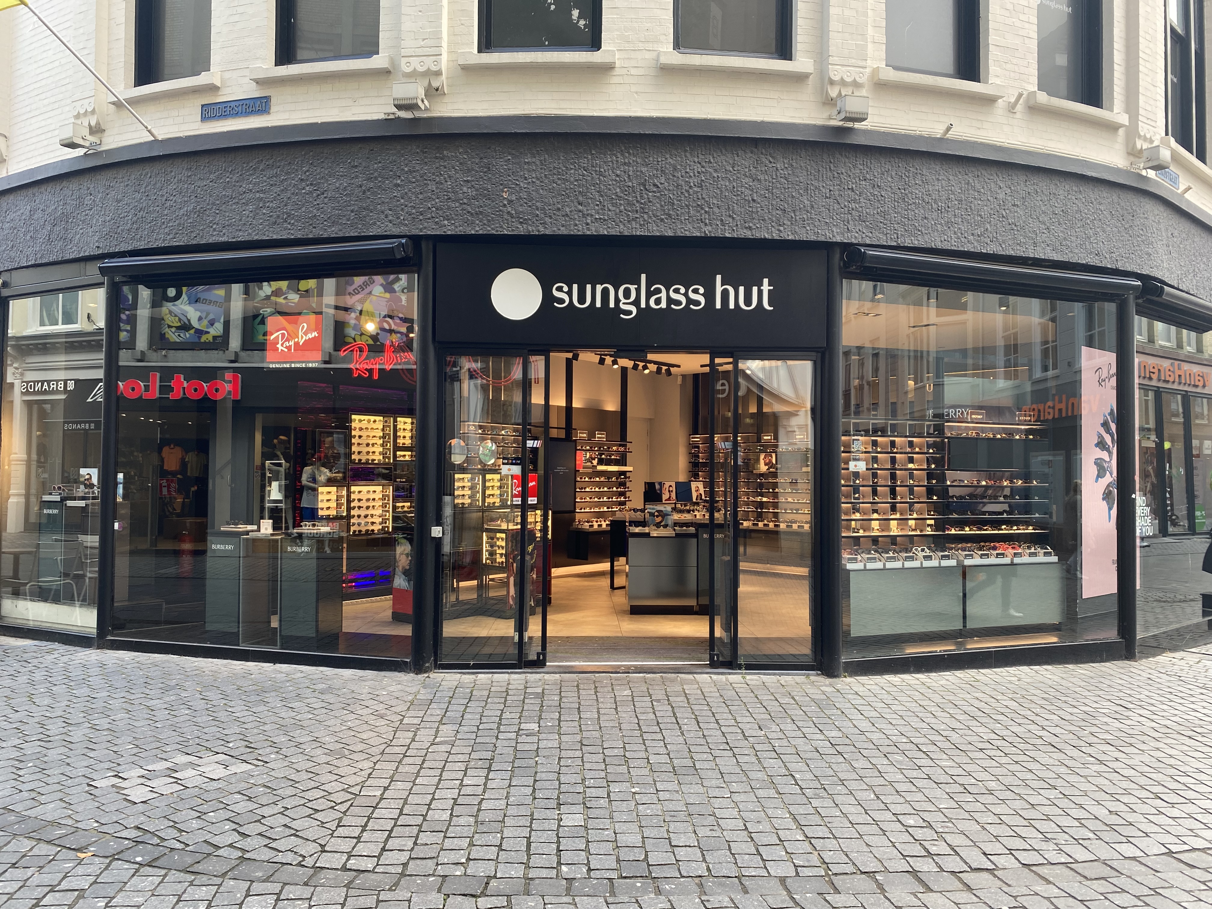 Sunglass hut